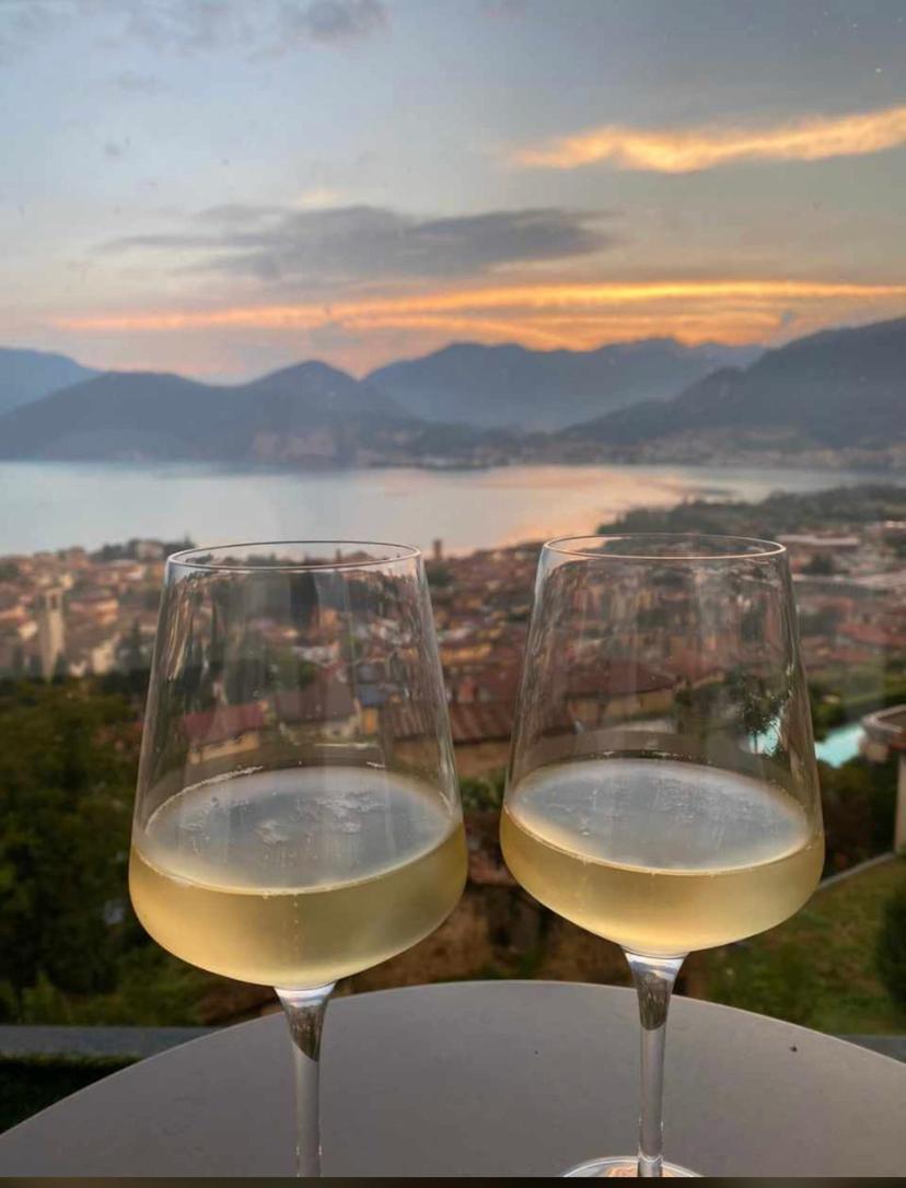 Il Cubo Di Anja Home Of Amazing View Pisogne Bagian luar foto